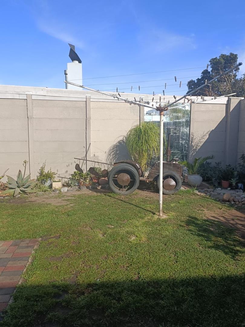 5 Bedroom Property for Sale in Victoria Park Western Cape